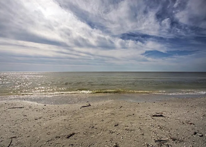 Sanibel Island Studio: Pool Access, Walk To Beach