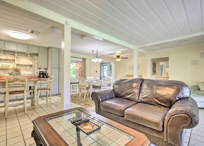 Rainbow River Oasis W/ Kayaks + Furnished Sunroom!