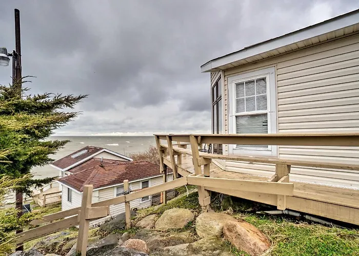 Waterfront Lake Erie Vacation Rental On The Strip!