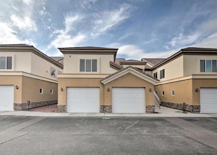 Desert Condo W/ Pool ~ 3 Miles To Colorado River!