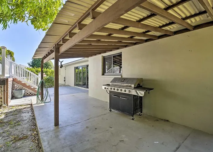Pet-Friendly Oasis W/ Deck & Fire Pit In Bokeelia!