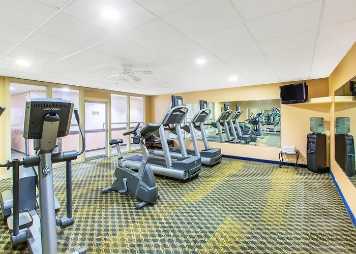 Days Inn & Suites By Wyndham Coralville / Iowa City