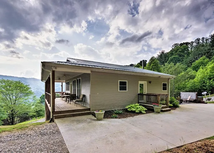 Blue Ridge Mountain Rental W/ Hot Tub & Gas Grill!