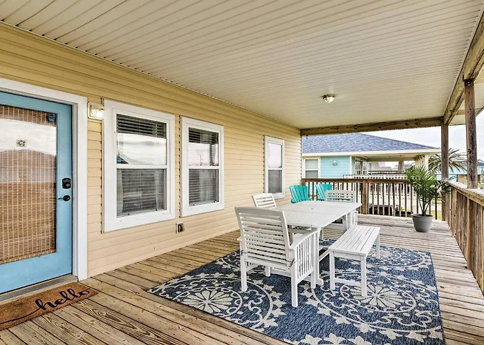 Pool, Marina & More! Family Home In Terramar Beach