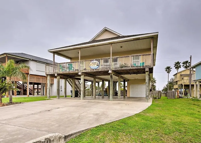 Pool, Marina & More! Family Home In Terramar Beach