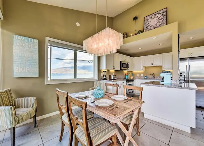 Ocean-View Kihei Condo W/ Pool Access!