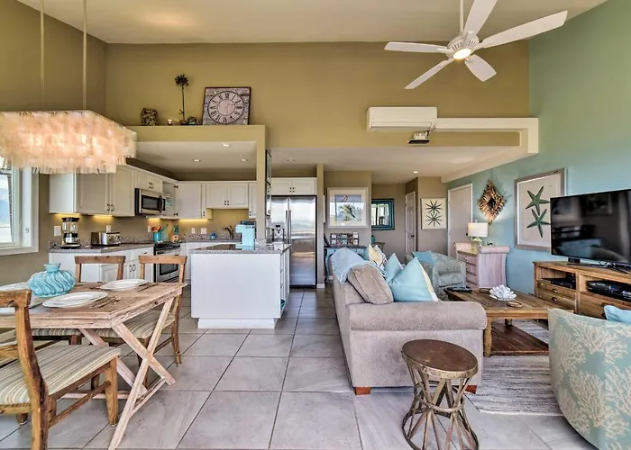 Ocean-View Kihei Condo W/ Pool Access!