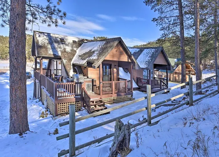 Black Hills Cabin W/ Hot Tub: 11 Mi To Mt Rushmore