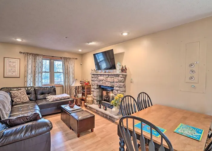 Walk To Pool & Lake: Albrightsville Vacation Home!
