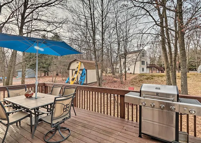 Walk To Pool & Lake: Albrightsville Vacation Home!