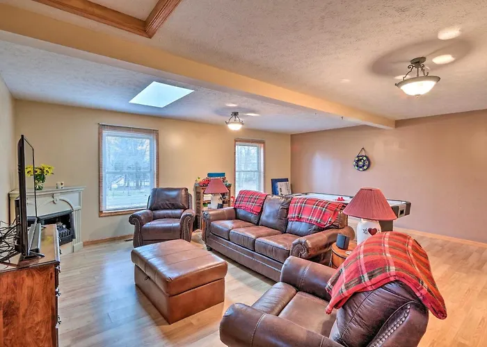 Walk To Pool & Lake: Albrightsville Vacation Home!