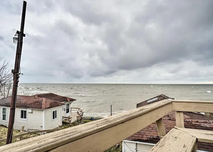 Waterfront Lake Erie Vacation Rental On The Strip!
