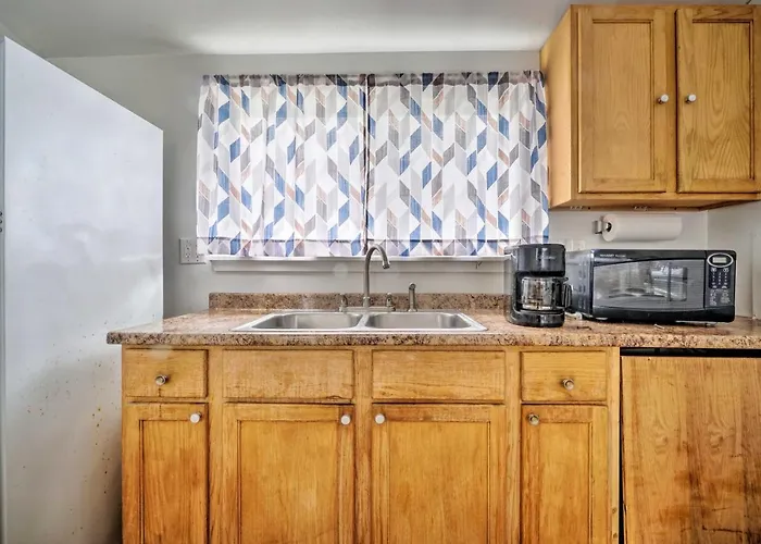 Lakefront Geneva Vacation Rental - Walk To Strip!