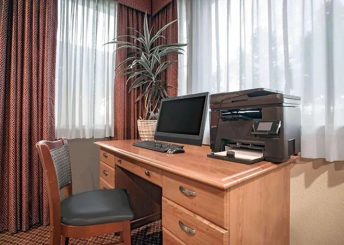 Hawthorn Suites By Wyndham Kent, Wa