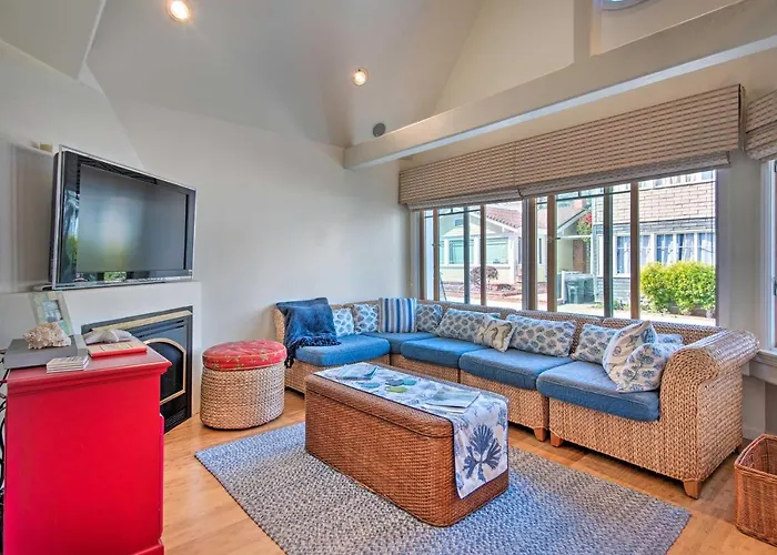 Catalina Island Home: Walk To Main Street Beach!