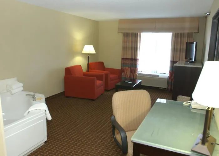 Holiday Inn Hotel & Suites Owatonna
