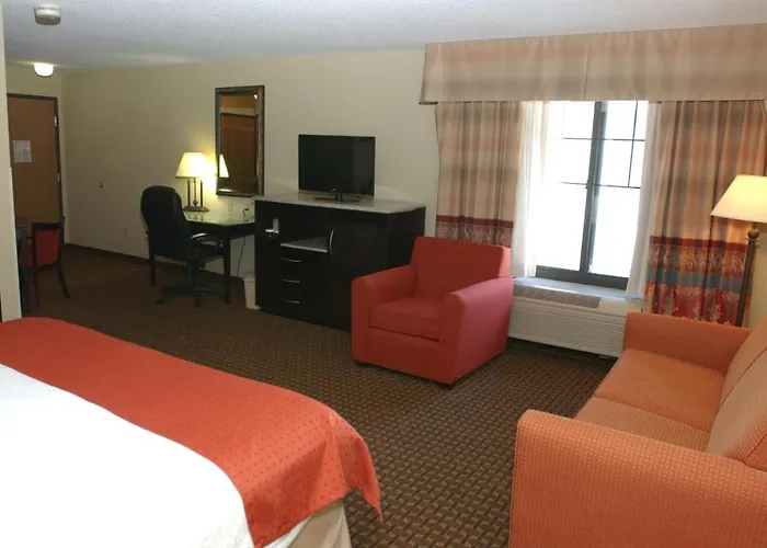 Holiday Inn Hotel & Suites Owatonna