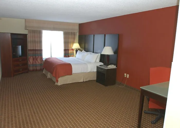 Holiday Inn Hotel & Suites Owatonna