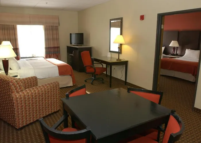 Holiday Inn Hotel & Suites Owatonna