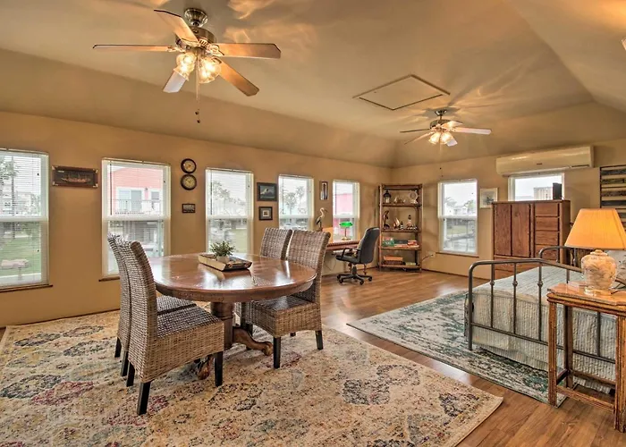 Walk To Sea Isle Beach: Canal-Front Gem W/ Pool