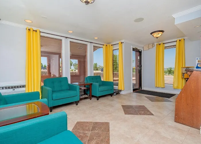 Super 8 By Wyndham Colorado Springs/Chestnut Street