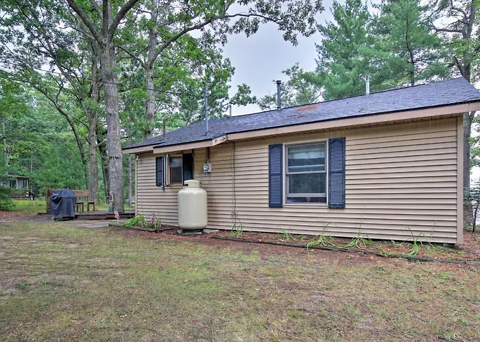 Baldwin Cabin W/ Private Beach On Little Lake!