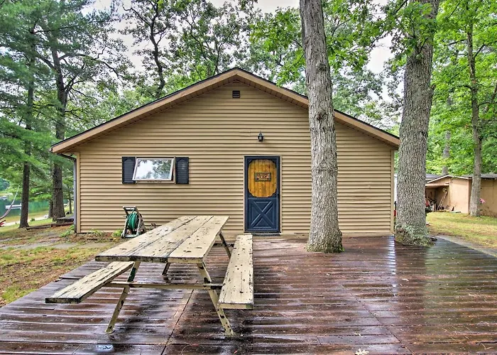 Baldwin Cabin W/ Private Beach On Little Lake!