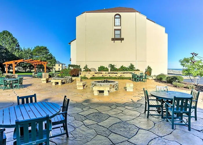 The Shores Condo W/ Beach Access < 2 Mi To Dtwn!