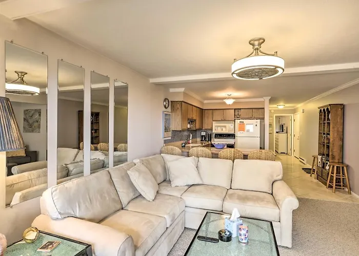The Shores Condo W/ Beach Access < 2 Mi To Dtwn!