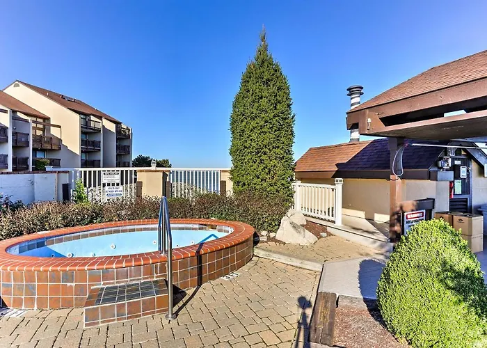 The Shores Condo W/ Beach Access < 2 Mi To Dtwn!