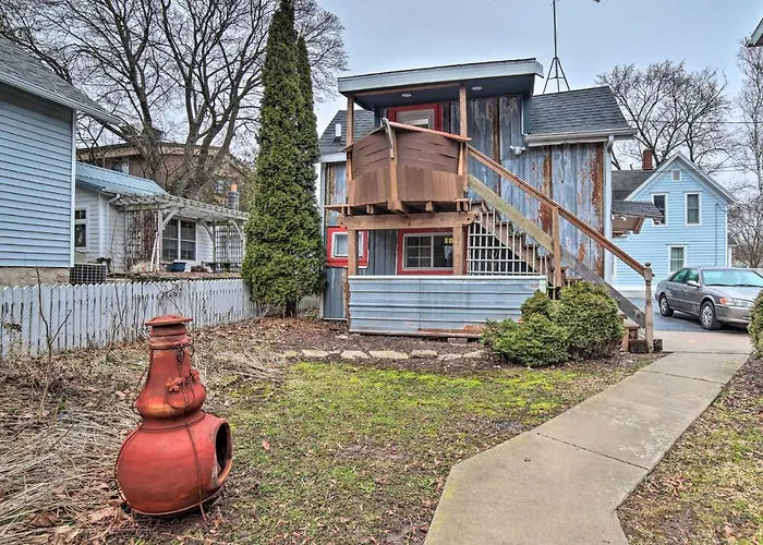 Steps To Waterfront & Dtwn: Sturgeon Bay Escape!