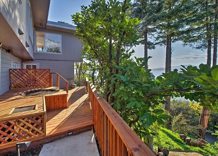 Walk To Keller Beach: Waterfront Studio W/ Hot Tub