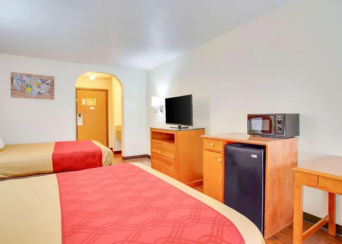 Econo Lodge Inn & Suites Albuquerque East I-40 Eubank Exit