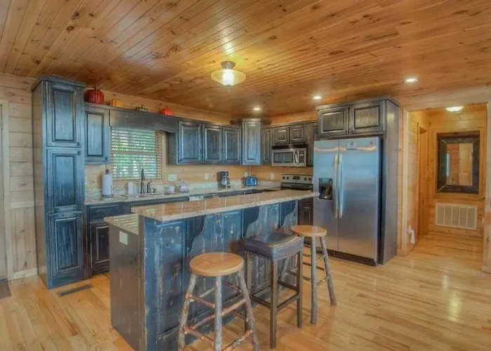 High Five Lodge- Long Distance Mountain View | Hot Tub | Outdoor Fireplace | Game Room