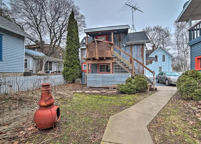 Walk To Waterfront: Dtwn Sturgeon Bay Retreat!