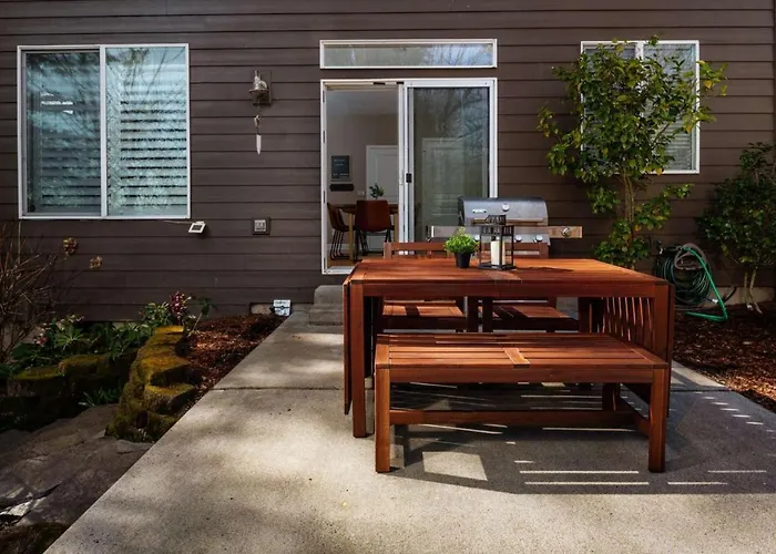 Beaverton Creek Cottage