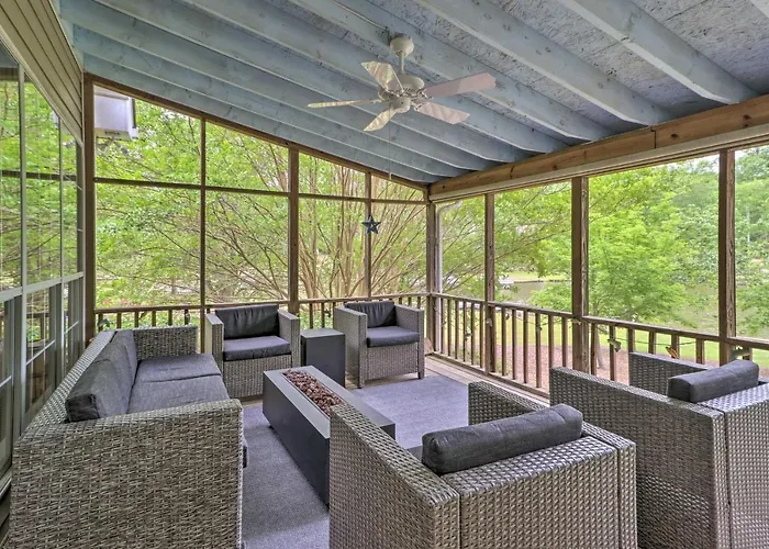 Lakefront House With Private Dock + Fire Pit!