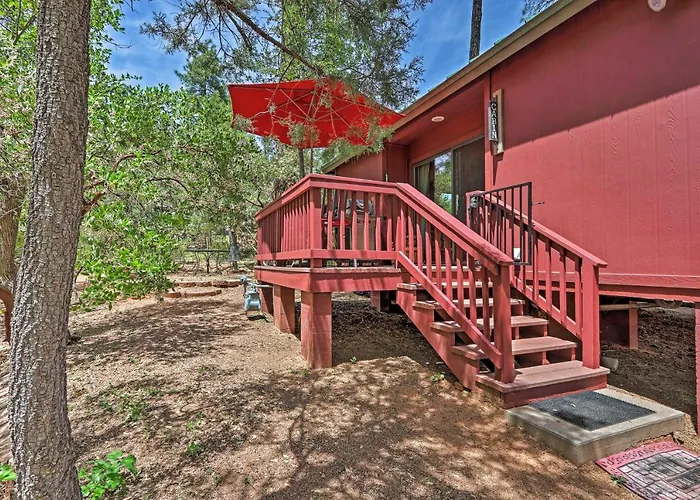 Furnished Deck: Romantic Strawberry/Pine Studio!