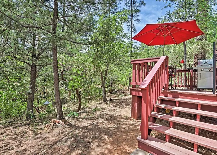 Furnished Deck: Romantic Strawberry/Pine Studio!